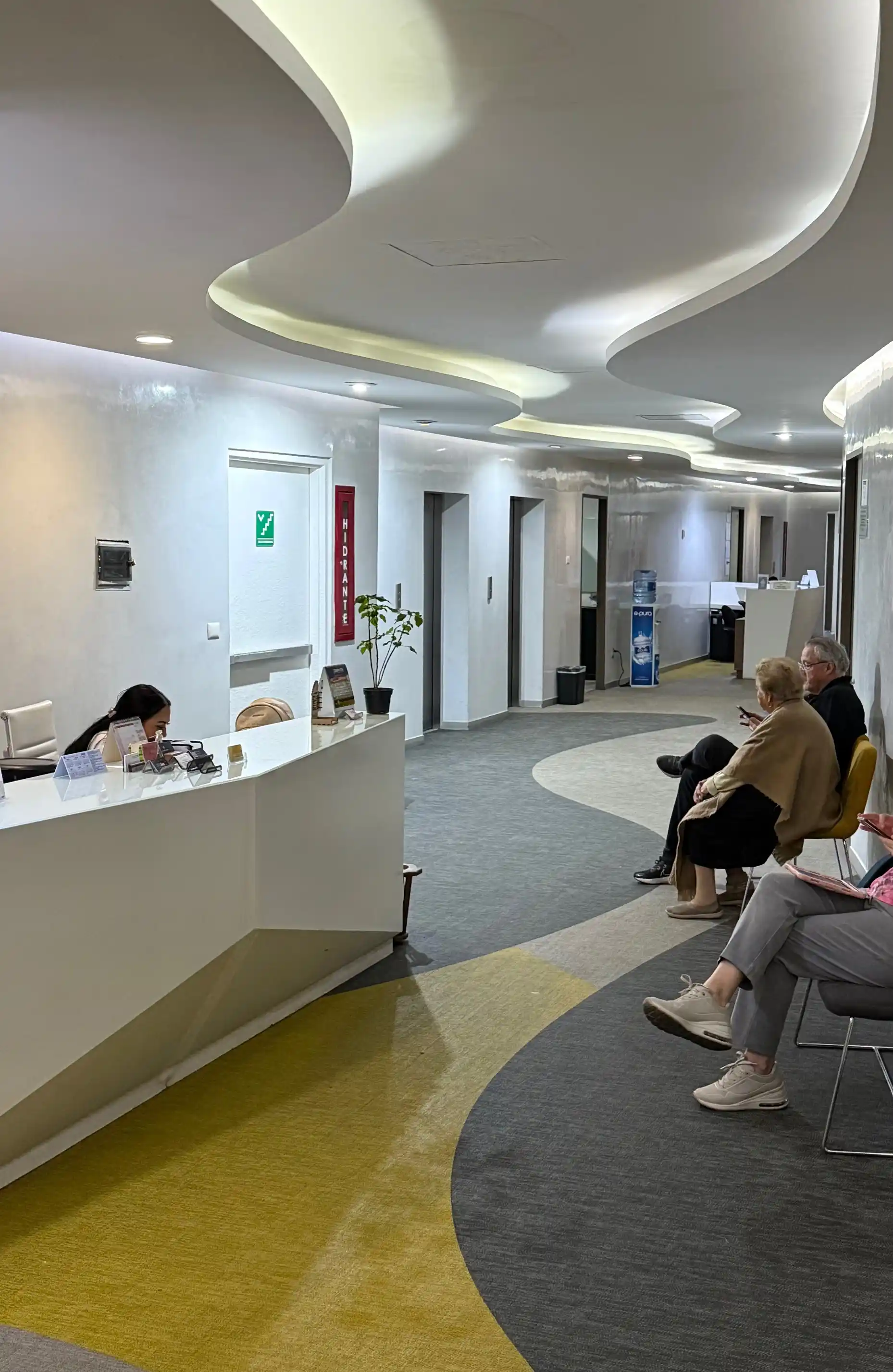 Fotografía grupal del equipo OrthoDentic